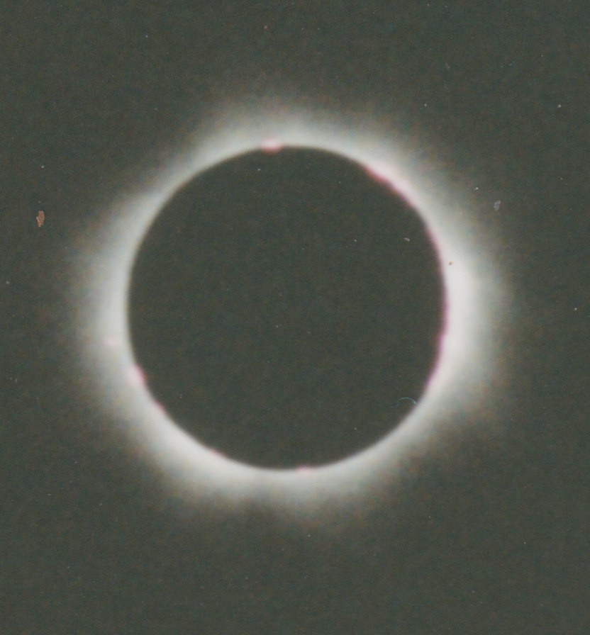 Totale Mondfinsternis mit Corona.