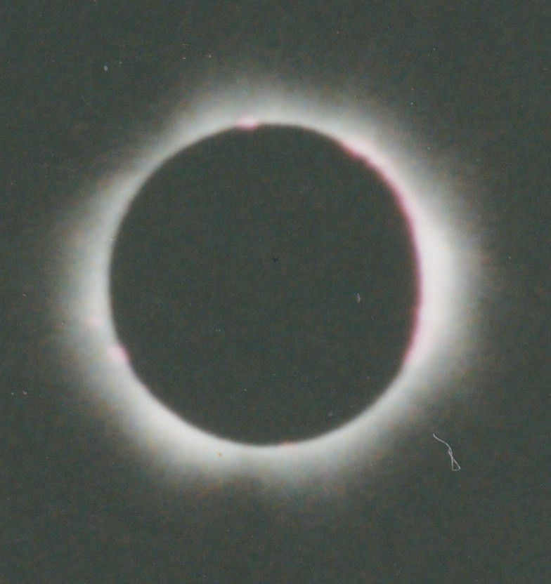Totale Mondfinsternis mit Corona.