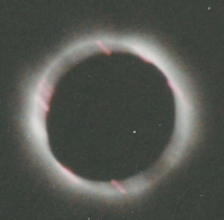 Totale Mondfinsternis mit Corona.